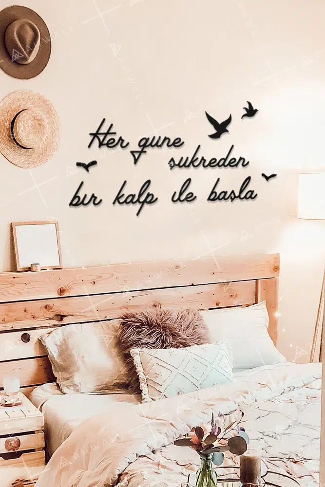 Her Güne Şükreden Bir Kalp İle Başla Yazılı Dekoratif Ahşap Tablo