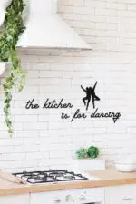 The Kitchen Is For Dancing Yazılı Dekoratif Ahşap Tablo - Görsel 2