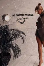 Ne Haliniz Varsa Gülün Yazılı Dekoratif Ahşap Tablo - Görsel 2