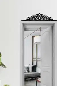 Motif Desenli Ahşap Kapı ve Ayna Üstü Köşe Süsü
