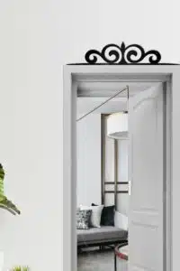 Motif Desenli Ahşap Kapı ve Ayna Üstü Köşe Süsü