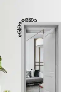 Motif Desenli Ahşap Kapı ve Ayna Üstü Köşe Süsü