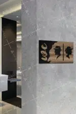 WC Yazılı Dekoratif Ahşap Tuvalet Yönlendirme Tablosu