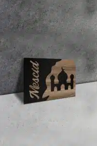 Mescid Yazılı Dekoratif Ahşap Yönlendirme Tablosu