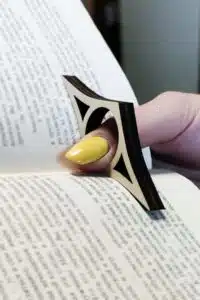 Kitap Arası Delikli Sayfa Parmak Tutucu Ahşap Aparat