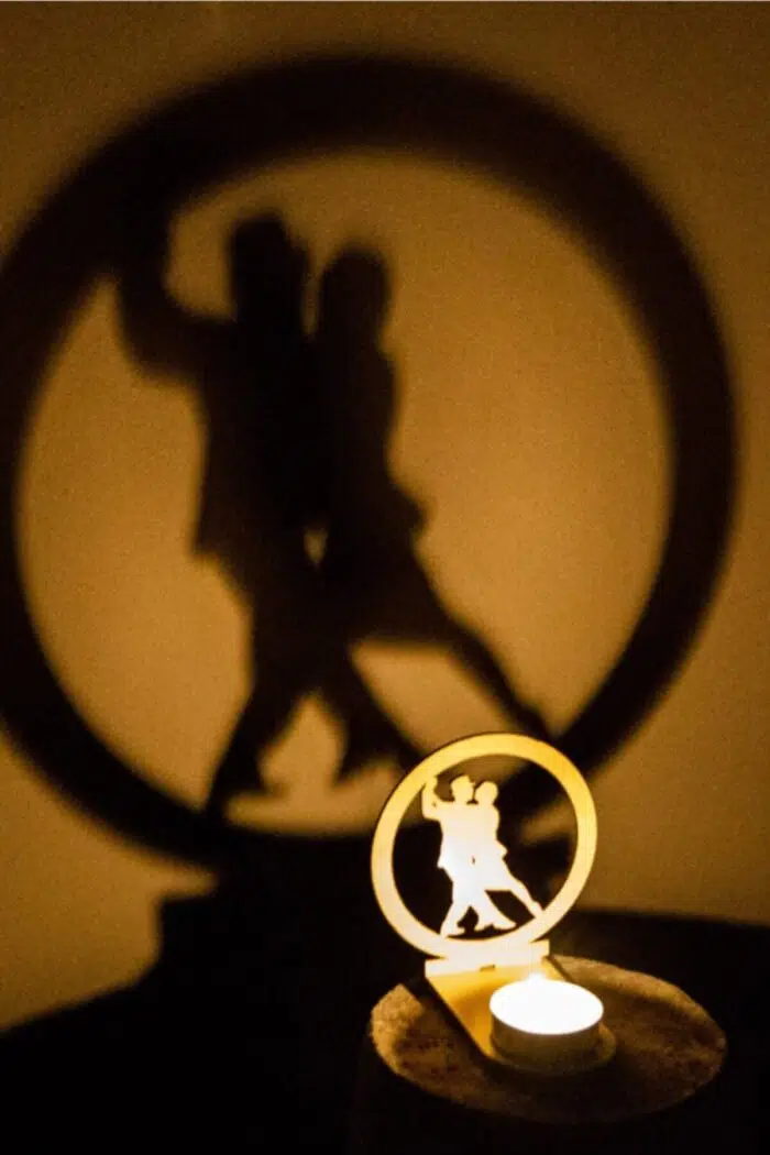 Dans Eden Çift Temalı Gölge Mumluk - Görsel 2